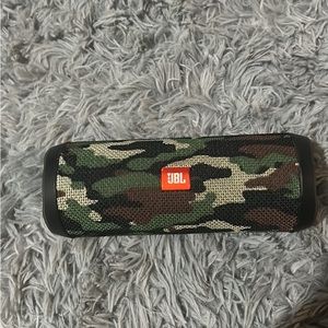 JBL flip 5 speaker